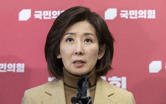 與 법사위 일방 취소에…나경원 "비리 세트 생중계 두렵나"