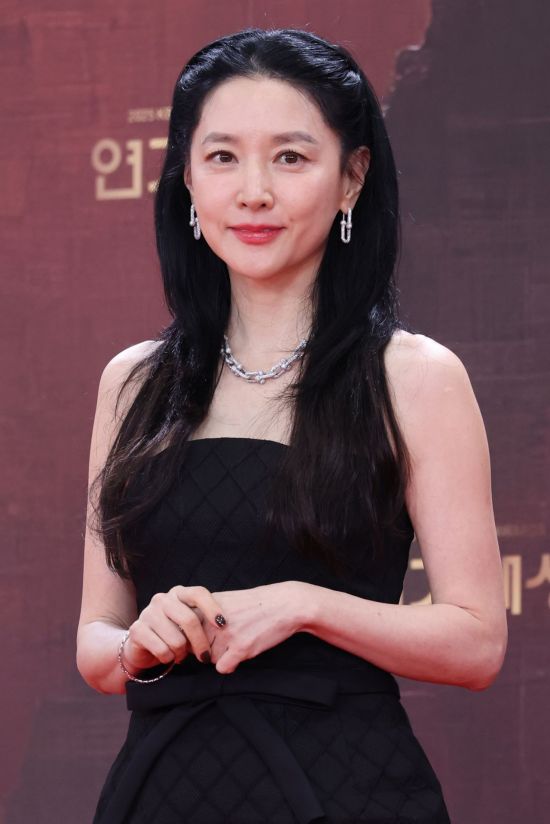 이영애, '김건희 친분' 주장 유튜버 상대 소송 취하