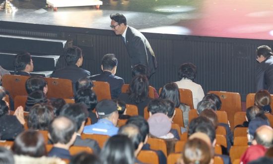 [포토] 오세훈 서울시장과 대면 못하고 이석하는 김민석 국무총리