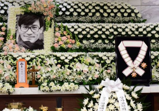 반기문·나경원·고아라…이틀째 이어지는 '안성기' 조문 행렬