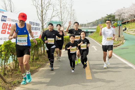 양천구, '양천마라톤' 참가자 모집…안양천 벚꽃길 달린다