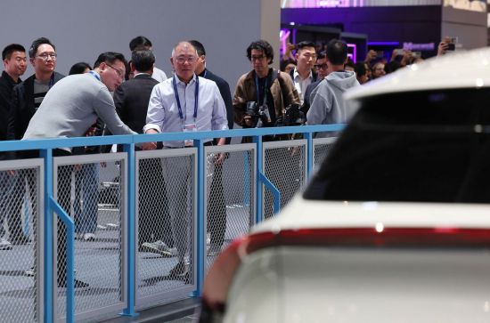 [CES 2026]정의선, 삼성·LG·퀄컴 찾아 AI·로봇 '시선 고정'