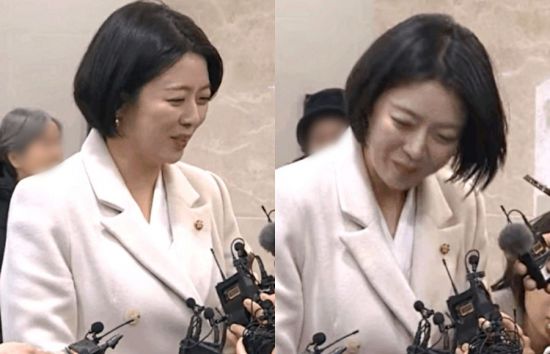 흰 옷 입고 웃기까지?…故 안성기 조문 배현진 '구설수'