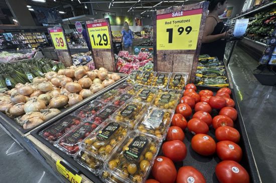 27개국 유권자 69% "민주주의 약화 우려"…정부 불만 1순위는 물가