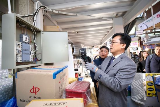 "전통시장 안전은 현장에서"…이병권 중기2차관, 안전 점검 나서
