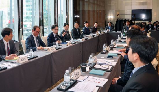 멈춰선 한·중 교역, 소비재·콘텐츠로 뚫는다