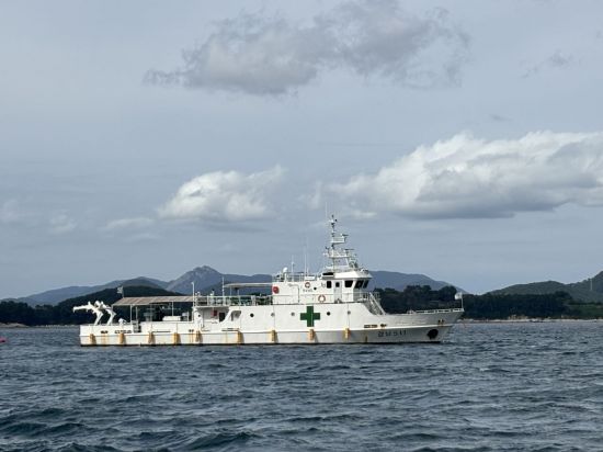 경남 병원선 '경남511호', 2026년 첫 출항 … 섬마을 주민 진료 나서