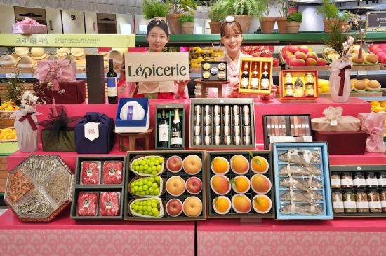 백화점 3사, 설 선물 사전 예약 판매 돌입…최대 70% 할인