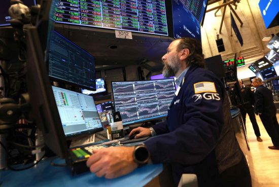 뉴욕증시, 장 초반 혼조세…고용 둔화·서비스업 호조 속 방향성 탐색