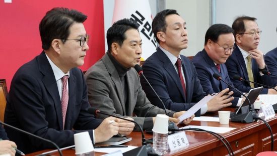 [포토] 장동혁 "샤오미 셀카와 '줄 잘서라' 경고만 남아"