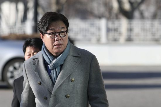 [포토] 서울고검 들어서는 김성태 전 쌍방울 회장