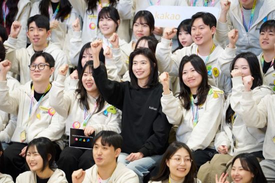 정신아 카카오 의장, 신입 크루 만나 "AI 네이티브 인재로 성장해야"