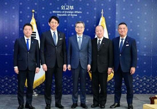 조현, 日자민당 정조회장 접견…"한일 협력 강화"