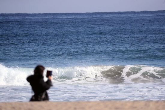 [날씨]낮부터 강추위 잦아들고 포근…건조해 불조심