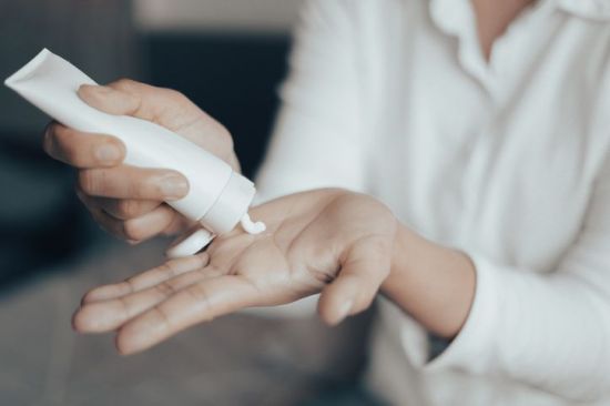 "핸드크림 바르셨죠? 나가세요"…양양 유명 카페서 무슨 일