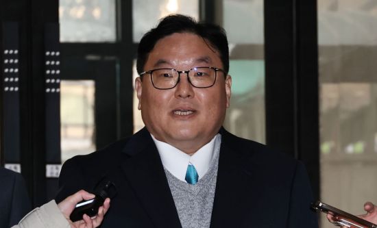 '쿠팡 수사 외압' 의혹 엄희준 검사, 특검 출석…"일방적 허위 주장"