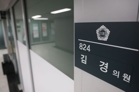 김경, '강선우 공천헌금 1억' 혐의 인정 자술서 경찰 제출