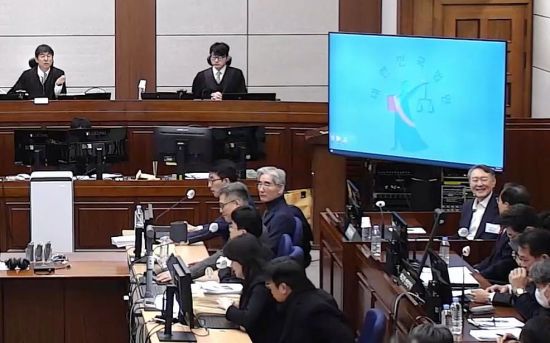 [속보]'내란 우두머리' 윤석열 구형 13일로 연기…기일 추가지정