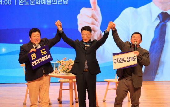 우홍섭 전 진도부군수 출판기념회 성황…2천여 명 운집