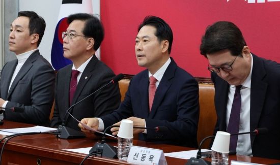 장동혁, 영수회담 질문에 "필요하다"…내일 개혁신당과 특검법 논의