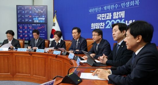 [포토] 정청래 "국힘, 신천지 특검과 검경수사 중 양자택일하라"