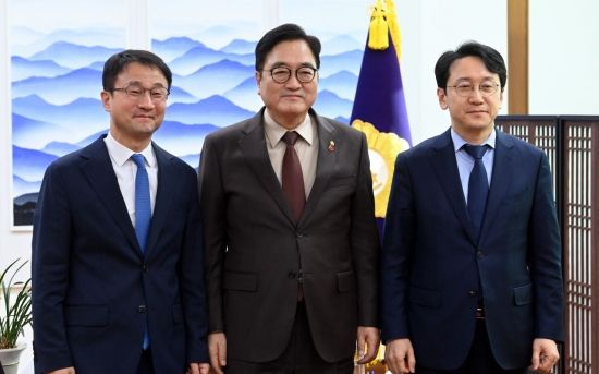 [포토] 우원식 국회의장, 신임 민주당 원내지도부 접견