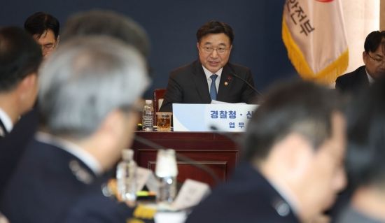 [포토] 모두발언하는 윤호중 행안장관