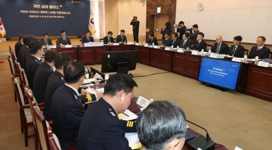 [포토] 경찰청 업무보고 주재한 윤호중 장관