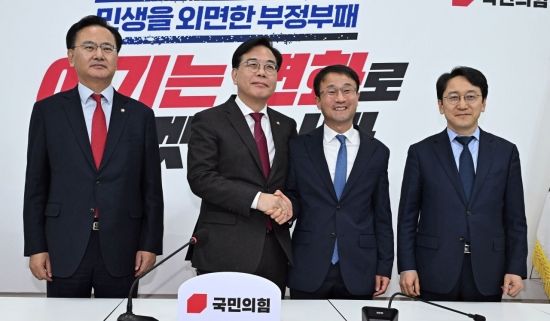 [포토] 민주 한병도·국힘 송언석, 여야 원내대표 상견례