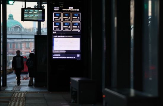 [포토] 적막감 도는 서울 시내버스 정류장