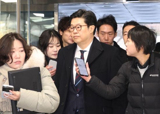 [포토] 김병주 MBK파트너스 회장 영장심사 출석