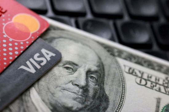 트럼프 이자율 상한 주장에 美은행·카드 주가 급락…업계 반발