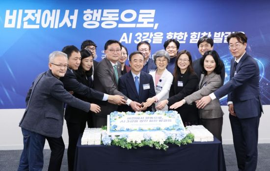 "AI 위해 창작물 훔쳐도 되나"…문화계, 정부 '면책 허용'에 정면 반기