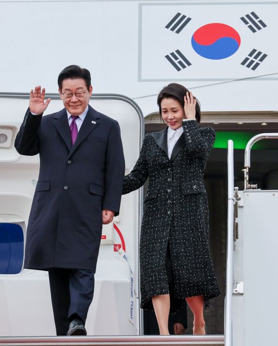 李대통령, 다카이치 총리와 정상회담…日 간사이 공항 도착