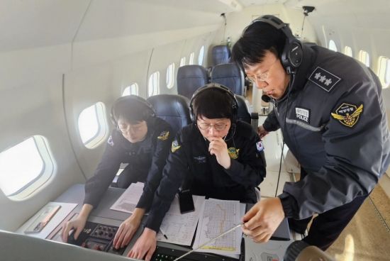 [포토뉴스] 장인식 해경청장 직무대행, 서해권 조업 실태 점검