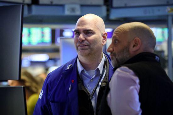 [뉴욕증시]카드 이자 상한제에 일제 약세…금융주 급락