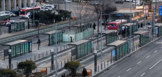 서울 버스파업 2차 협상 돌입…노조 "9시까지 결정"