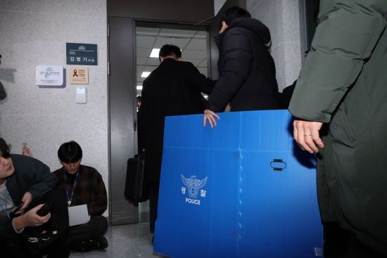 경찰, '공천헌금 의혹' 김병기 압수수색 종료…내일 김경 소환