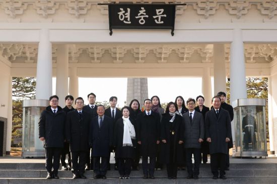 서초구의회, 현충원 참배로 새해 의정 시작