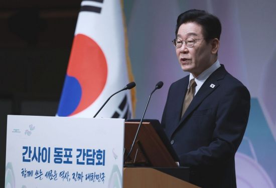 재일동포 만난 李대통령 "불행한 역사의 피해자와 유가족에게 사과"