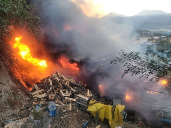 밀양 초동면 단독주택 화재 … 주택 1채 전소