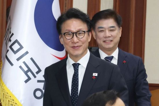 [포토] 국가정책조정회의 참석하는 김민석 총리