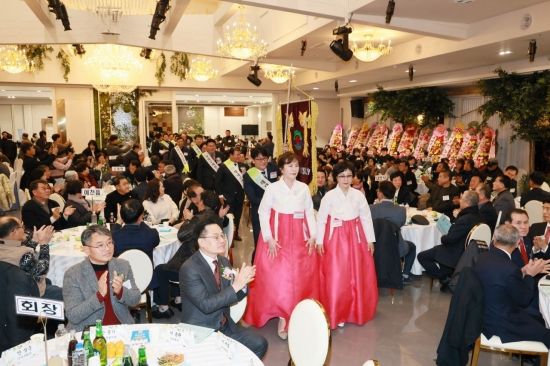 ‘고향’이라는 이름으로 다시 하나가 되다