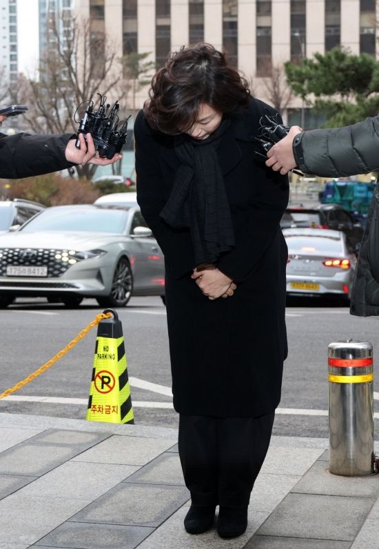 [포토] 고개숙인김경 서울시 의원