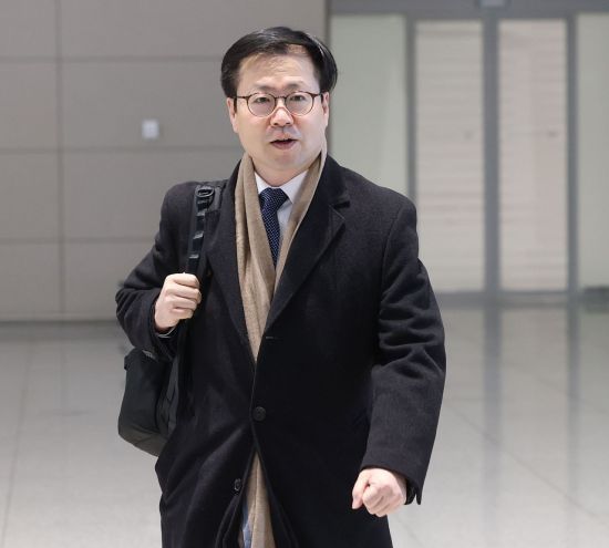 여한구, 트럼프 반도체 포고문에 귀국 연기…"현지서 파악 필요"