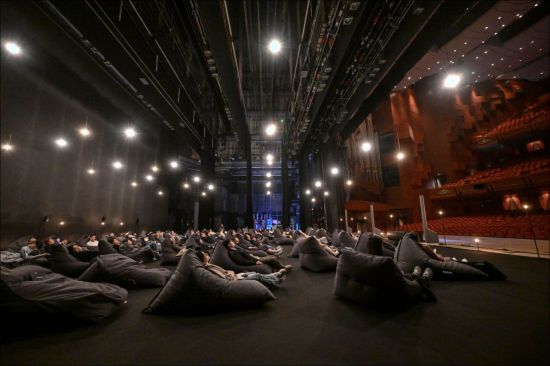 관객이 무대 위에서 시집 읽고 음악감상…세종문화회관 '리딩&리스닝 스테이지'