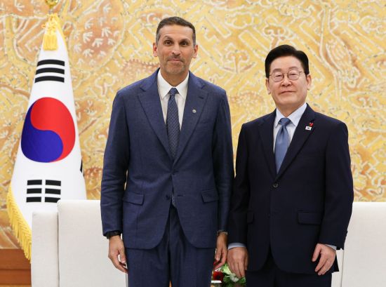 아부다비 행정청장 만난 李대통령 "양국 협력, 실질 성과 만들어달라"