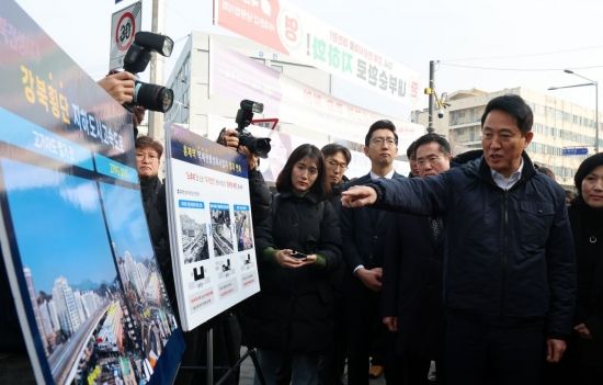 [포토] '강북횡단 지하고속도로' 보고 받는 오세훈
