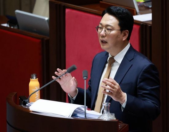 [포토] 필리버스터 이어가는 천하람 원내대표