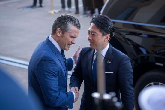 美·日 국방장관 회담…"'힘을 통한 평화' 위해 제1도련선 강화"